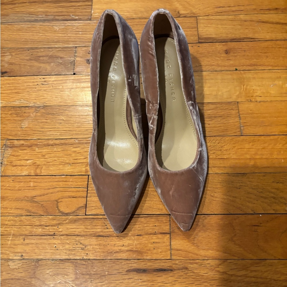 Marc fisher Velvet heels size 8
